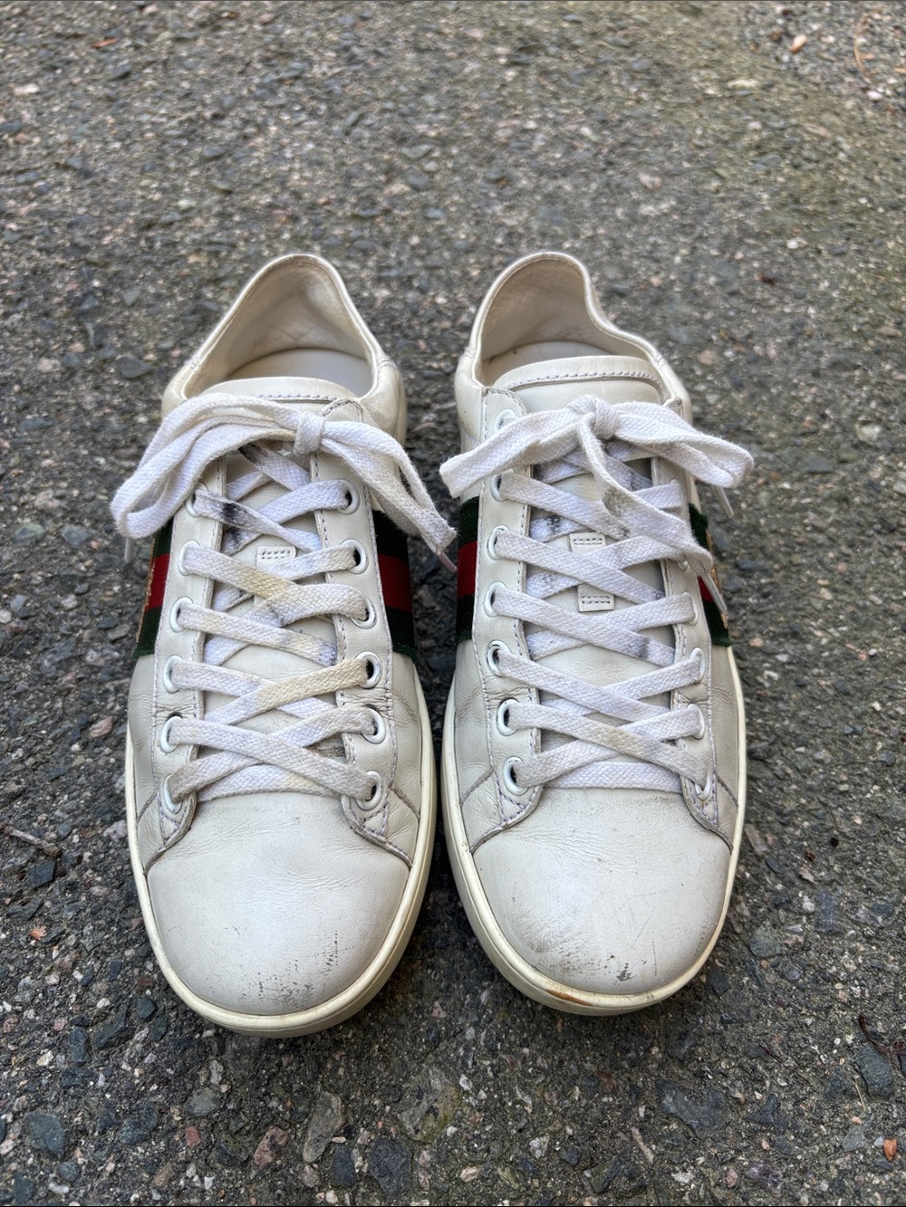 Gucci White Leather Low-Top Sneakers with Green & Red Web